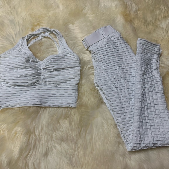 Gorgeous textured Brazilian set ( Bra + Leggings) 💙🤍❤️💜 - Picture 5 of 14